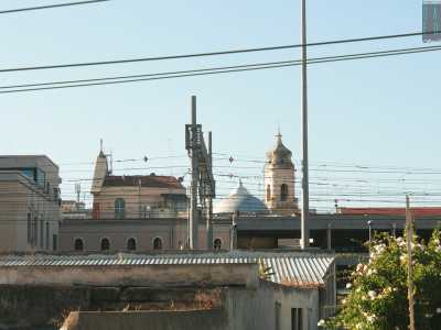 ...si salv� solo un piccolo campanile che fa ancora oggi capolino dietro la facciata (visibile dall'estramurale Capruzzi)